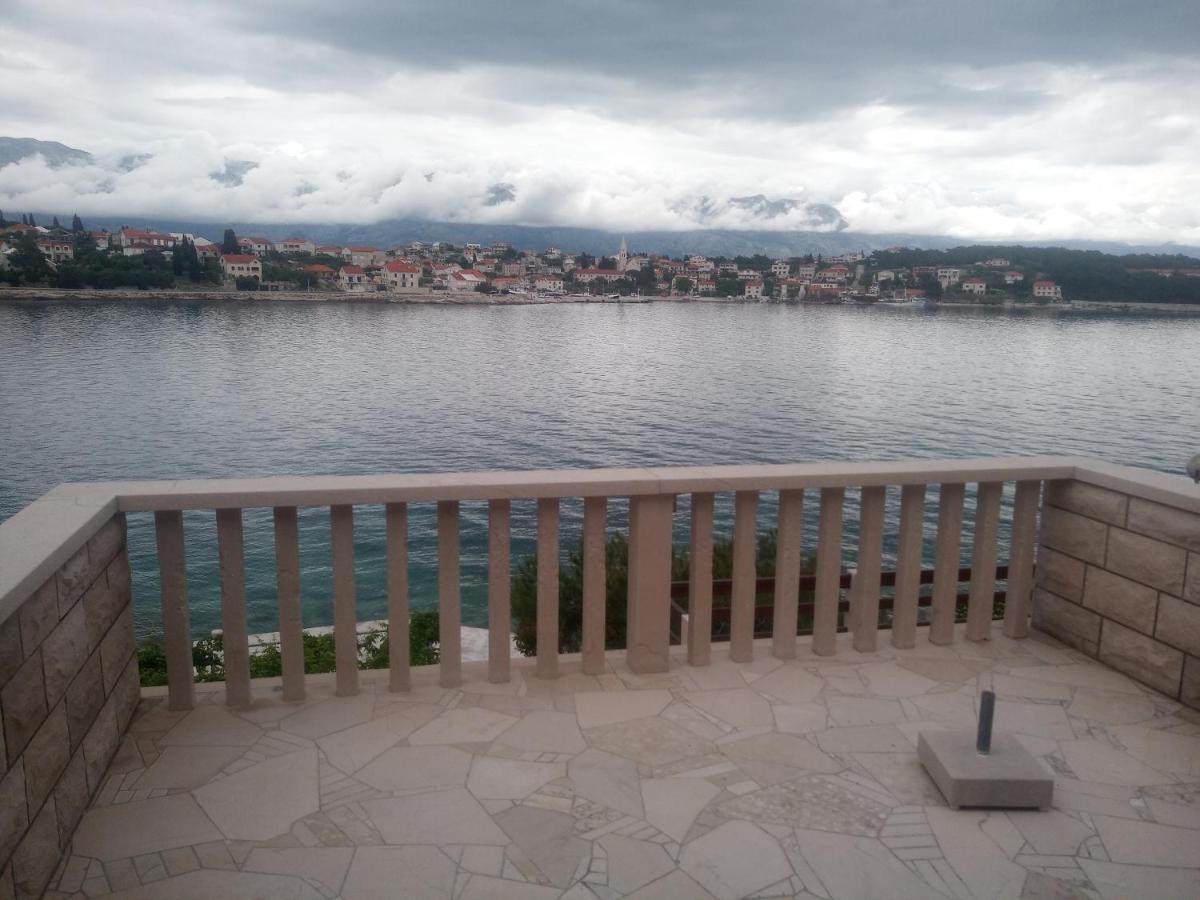 Beachfront House Pope B&B Selca  Cameră foto
