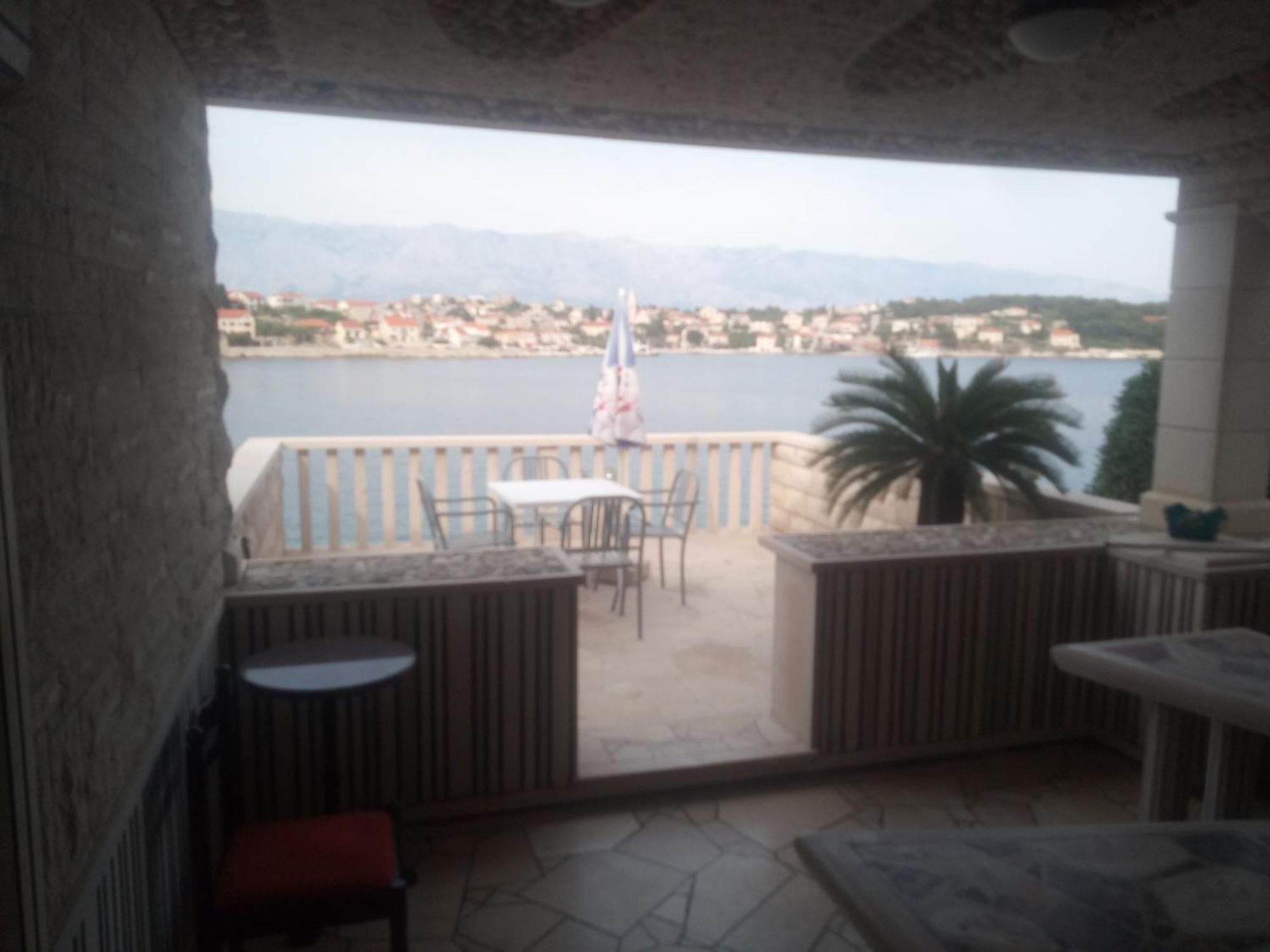 Beachfront House Pope B&B Selca  Cameră foto